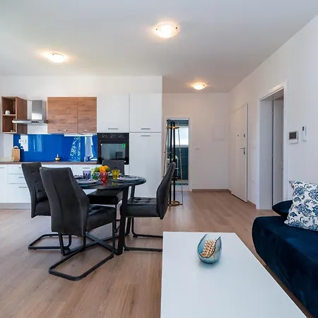 Apartament West