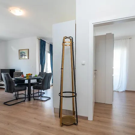 Apartament West *